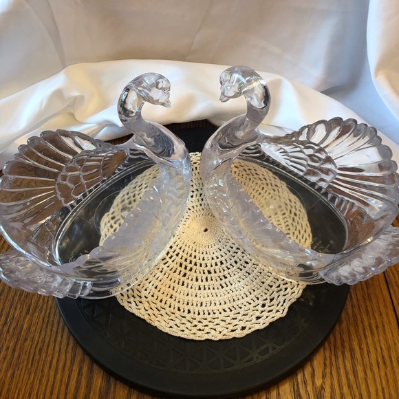 Pair of Clear Plastic Swans from Regaline Made in USA 1960s - Picture 3 of 8